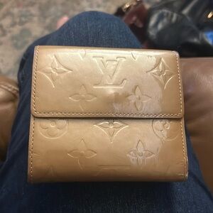 COPY - Louis Vuitton Vernis wallet . Great condition- no callouts.